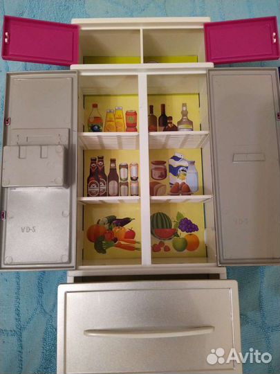 Игрушечный холодильник