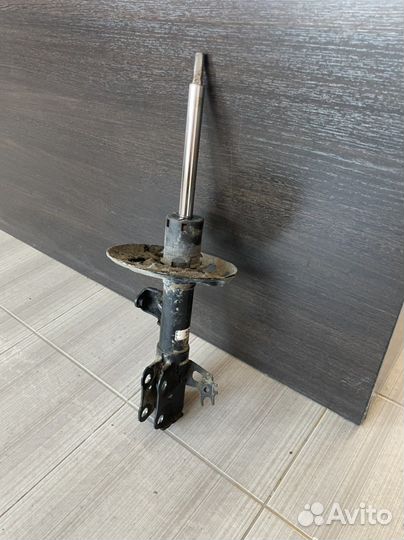 Стойка camry 70 передняя правая б/у