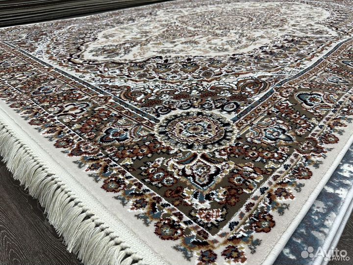 Ковер 2х2,9 новый,классический