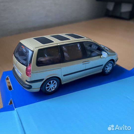 Модель автомобиля Peugeot 807 Cararama 1/43