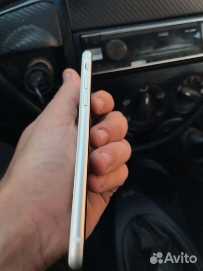 Телефон iPhone se 2020