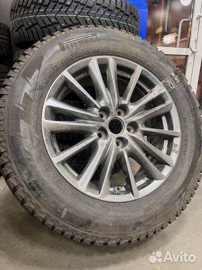 Pirelli Winter Ice Zero 225/65 R17