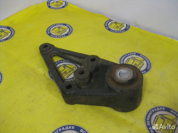 Кронштейн передней рессоры задний 5010629765 правы