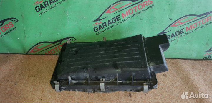 Корпус воздушного фильтра Nissan Cube I AZ10 2001