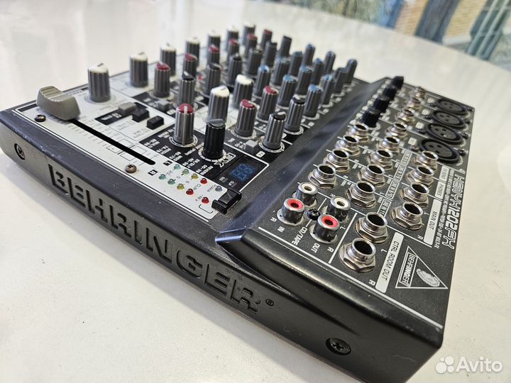 Микшерный пульт behringer 1202FX
