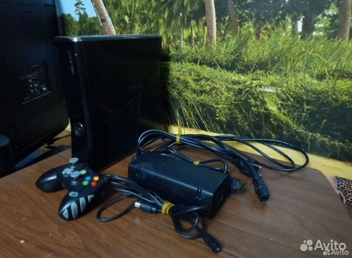 Xbox 360/ Прошитый freeboot/Aurora