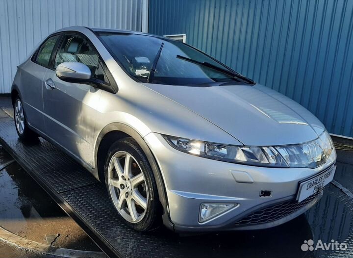 Разбирается honda Civic 5D 2006-2012
