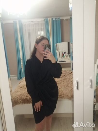 Атласное платье черное