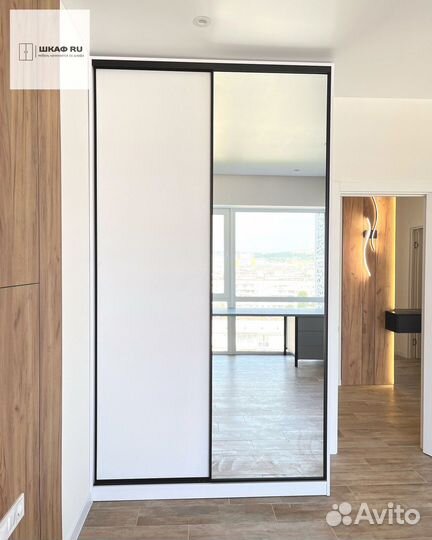 Современный шкаф купе