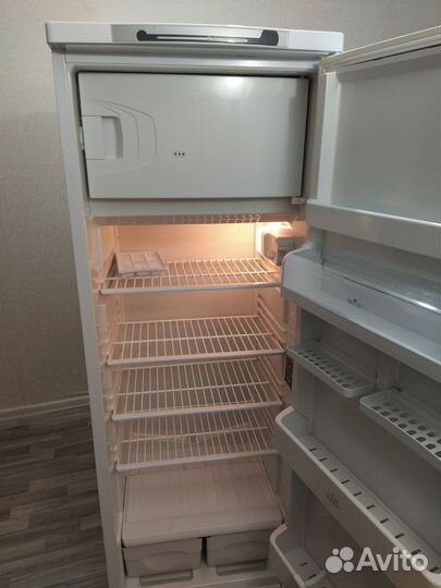 Холодильник Индезит SB16740 в отличном состоянии