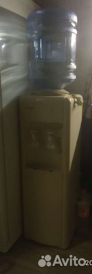 Кулер для воды напольный