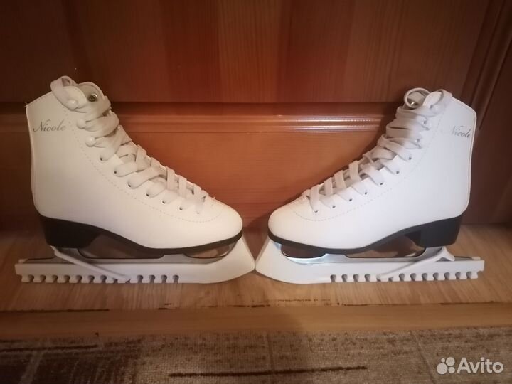 Коньки фигурные Nicole