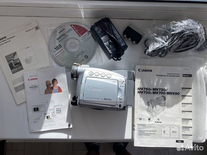 Видеокамера Canon MV750i