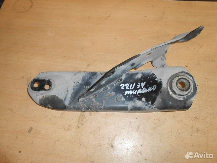 Кронштейн задней балки левый (Nissan Murano)