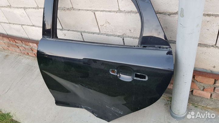 Задняя левая дверь ford focus 3(битая)