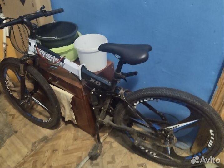 Велосипед на литых дисках BMW