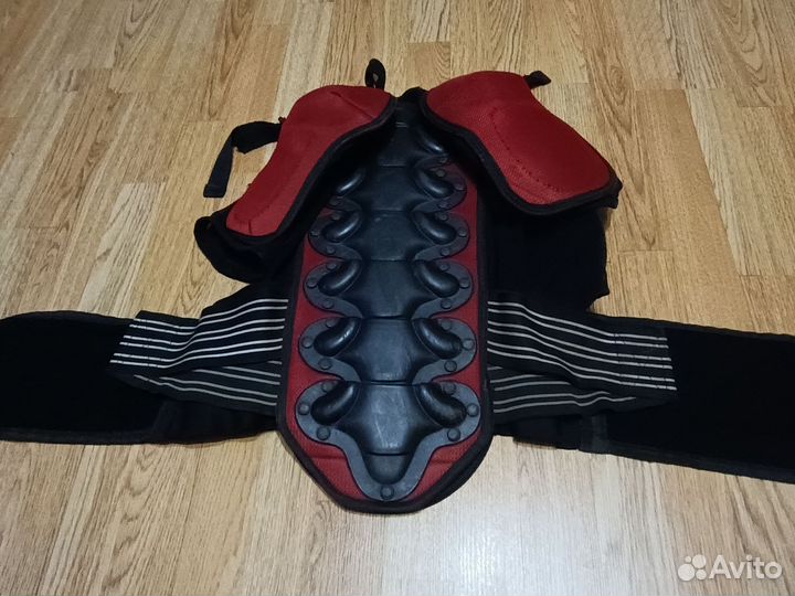 Горнолыжная защита размер 38 -40
