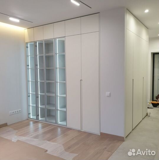 Шкаф распашной Белый