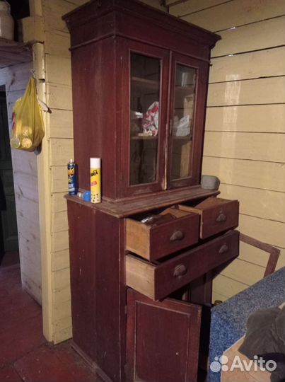 Буфеты и серванты старинные