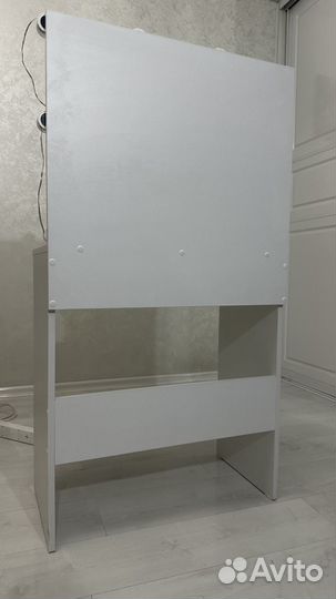 Туалетный столик с зеркалом и подсветкой