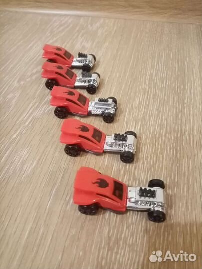 Машинки разные. Много