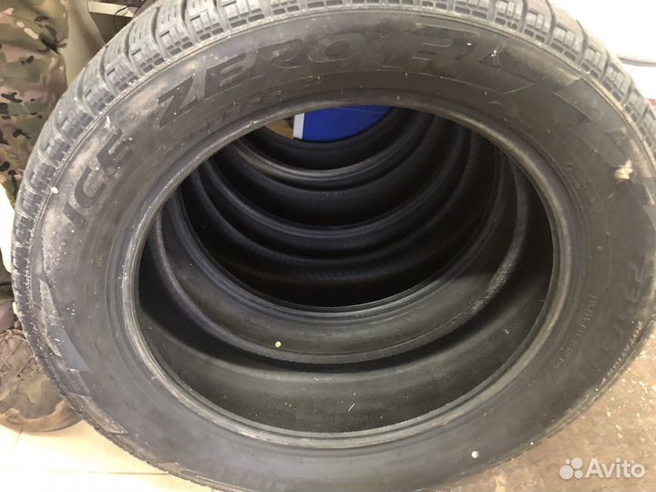 Pirelli Ice Zero FR 235/55 R19 105H