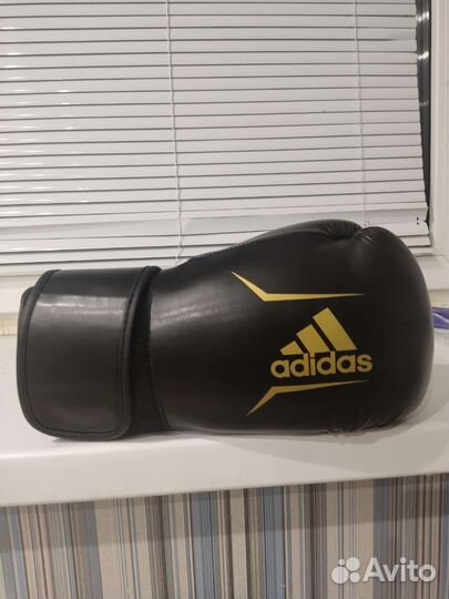 Боксерские перчатки 10 oz adidas BK/GD
