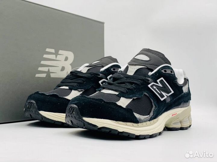 Кроссовки New Balance 2002 black dark grey cream