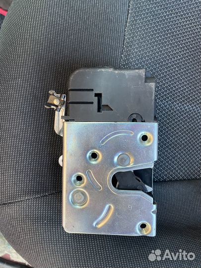 Замок водительской двери Лада Калина