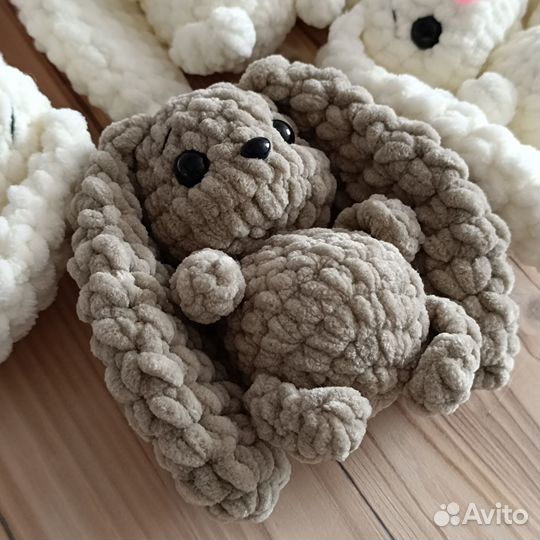 Вязаная плюшевая зайка ручной работы