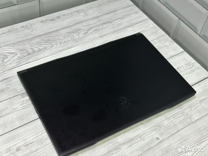 MSI 17.3 144gz rtx 3050 4gb 8/512 i5 11400h