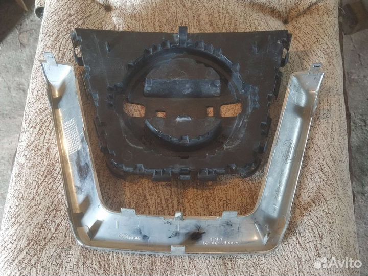 Накладка ветровика на решетку бампера nissan j10