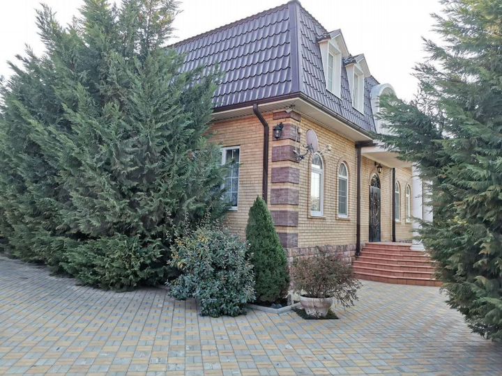 Дом 320 м² на участке 8 сот.