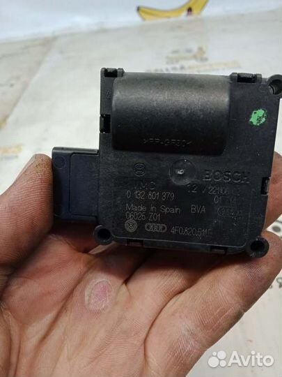 Сервопривод заслонки отопителя Audi Q7 4LB BAR 4