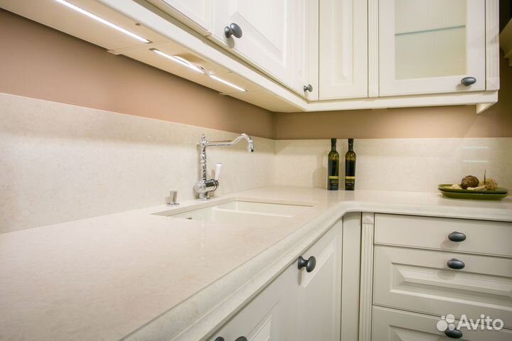 Столы из акрилла. для кухни