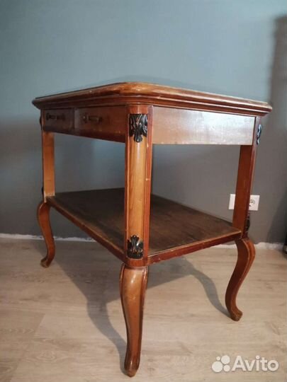 Старинный столик консоль