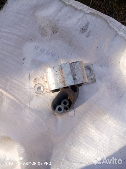 Верхняя опора двигателя Лада хрей