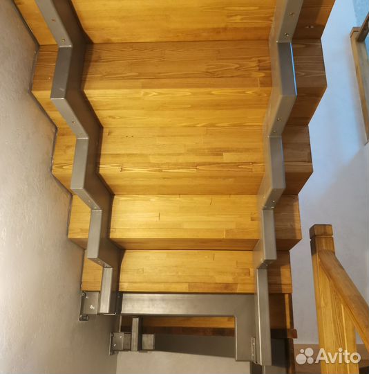 Лестница на металлическом каркасе