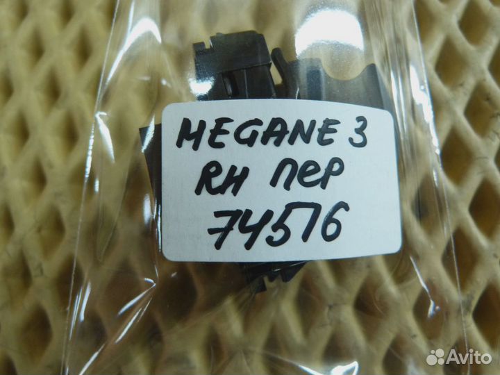 Кнопка стеклоподъемника Renault Megane III 2009-2016 (передняя правая 809600018R)