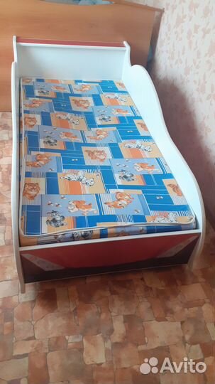 Детская кровать машина бу с матрасом