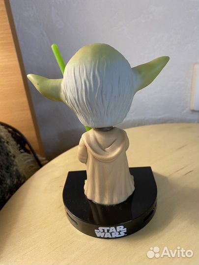 Йода со световым мечом редкая фигурка