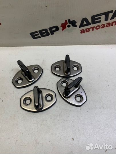 Ответная часть замка двери Volkswagen Polo хетчбек