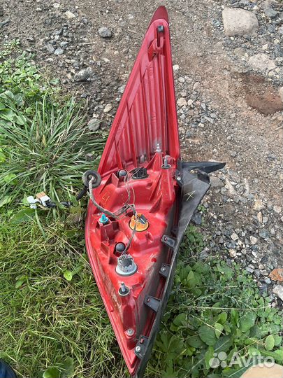 Фонарь задний правый Nissan Tiida