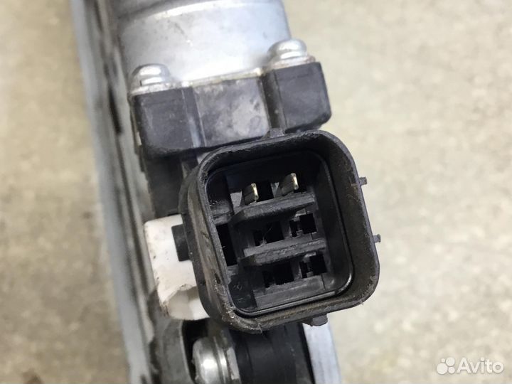 Стеклоподъемник электр. передний правый Mitsubishi