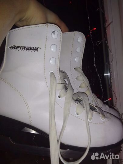Коньки FireMark белые, 35 размера