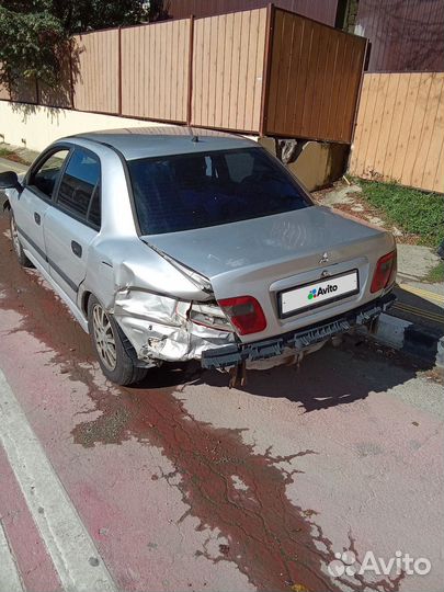 Mitsubishi Carisma 1.6 МТ, 2002, битый, 500 000 км