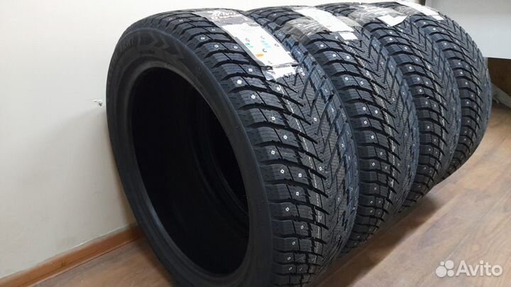 Arivo Ice Claw ARW7 225/40 R18 92T