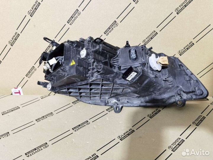 Фара левая Volkswagen Touareg 2 2014-2018