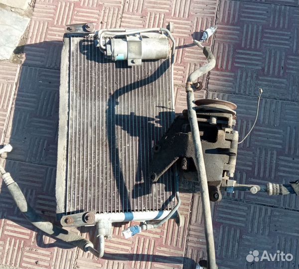Радиатор и компрессор кондиционера