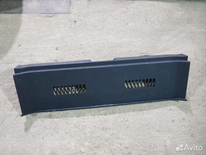 Накладка замка багажника Nissan note e11